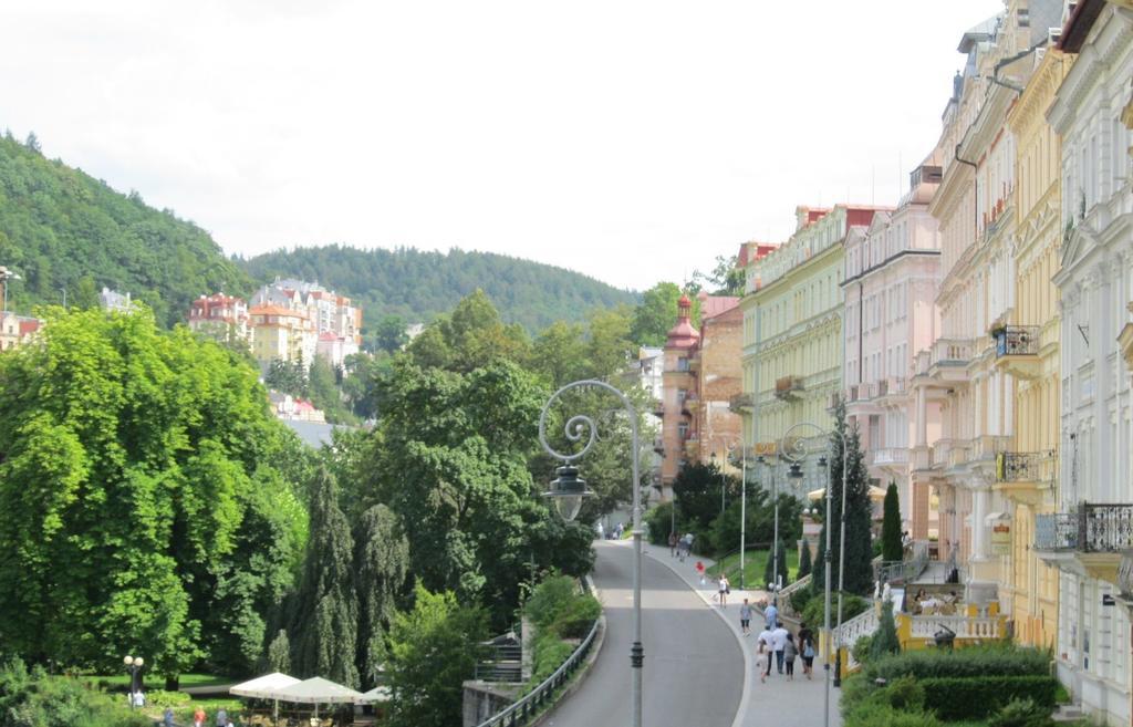 Zahradni Daire Karlovy Vary Oda fotoğraf